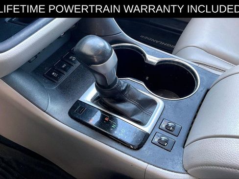 Used 2019 Toyota Highlander XLE image 18