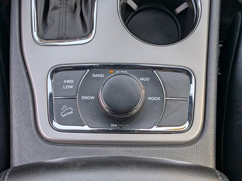 Used 2018 Jeep Grand Cherokee Limited image 30