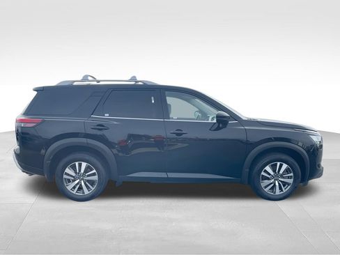 Used 2023 Nissan Pathfinder SL AWD/4WD image 9