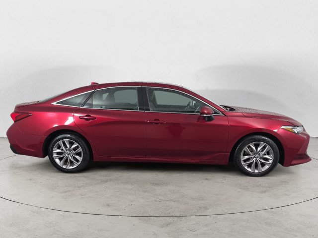 Used 2022 Toyota Avalon XLE FWD image 4