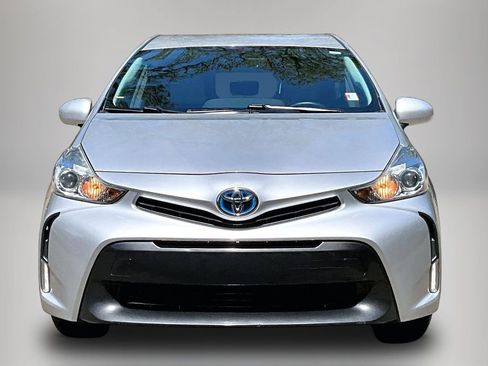 Used 2017 Toyota Prius V Four FWD image 3