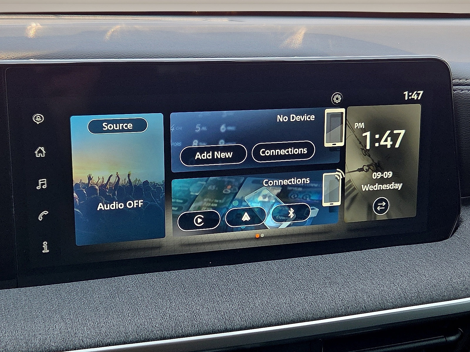 Used 2025 Nissan Kicks SV FWD image 18