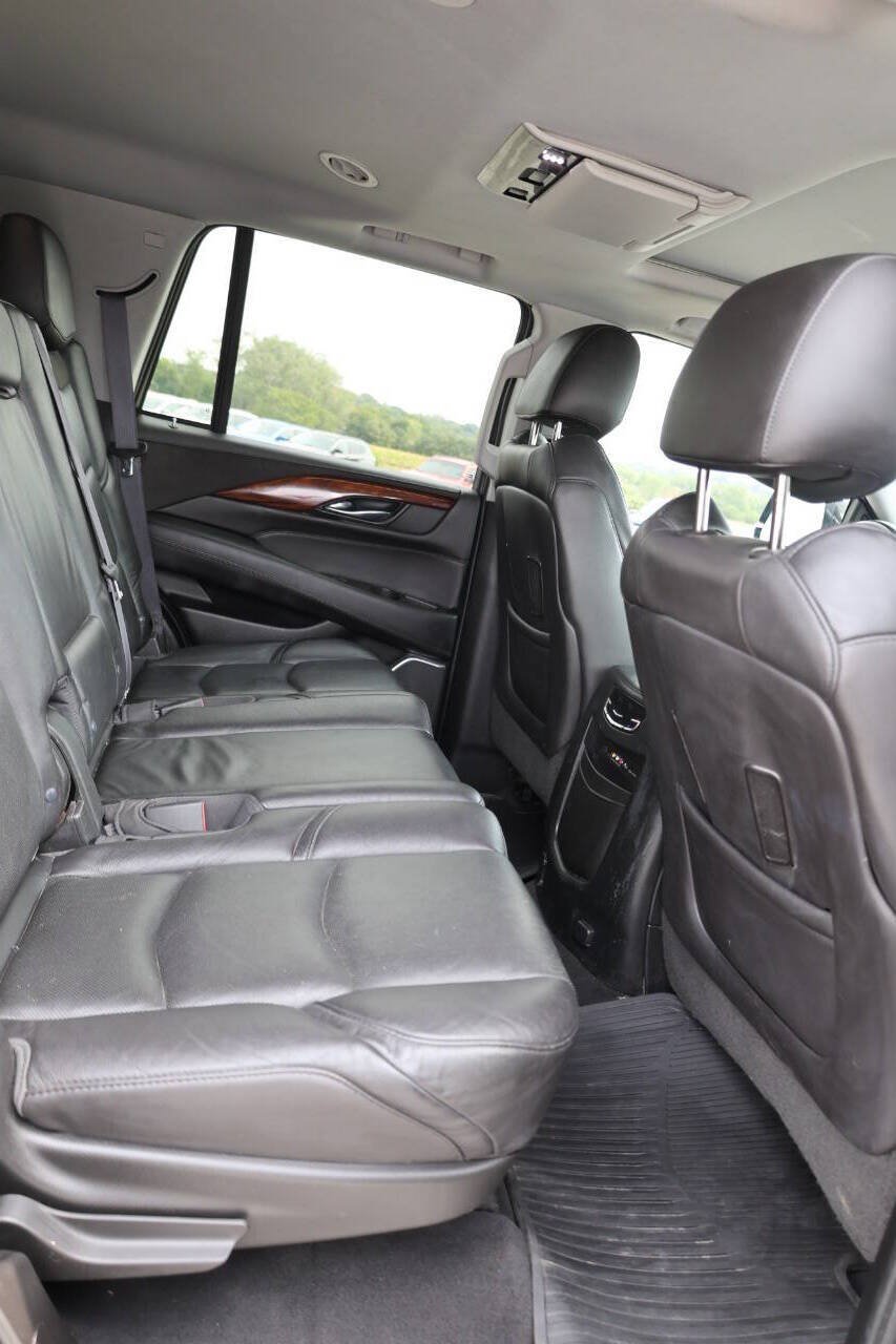 Used 2016 Cadillac Escalade Luxury AWD/4WD image 16