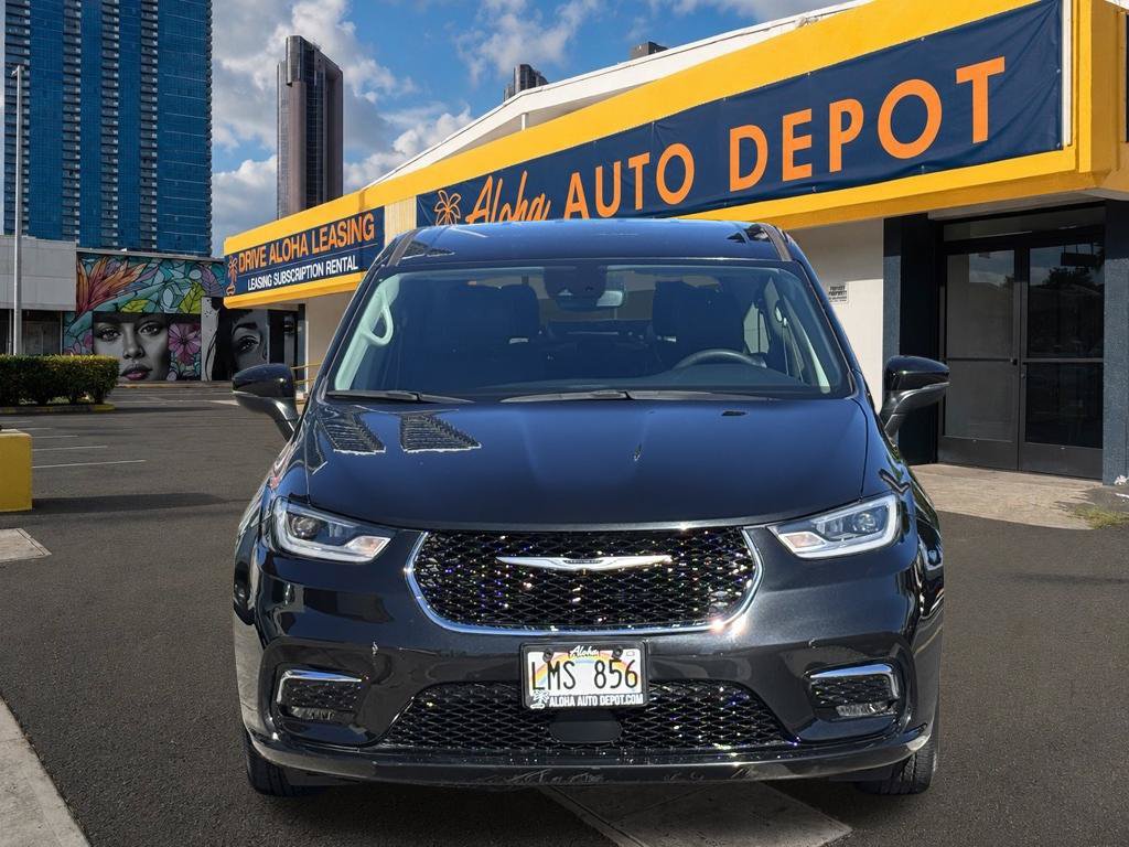 Used 2023 Chrysler Pacifica Touring-L FWD image 7