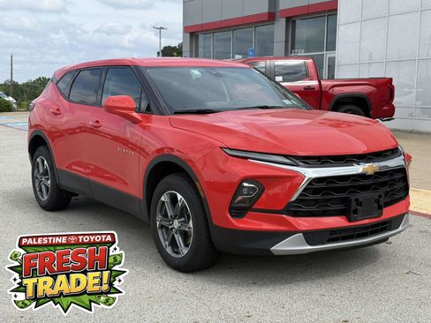 Used 2025 Chevrolet Blazer LT AWD/4WD image 1