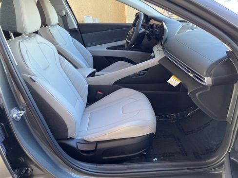 New 2025 Hyundai Elantra Limited image 24