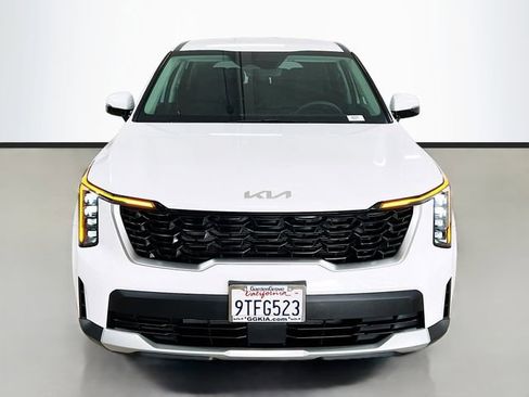 Certified 2025 Kia Sorento LX image 2