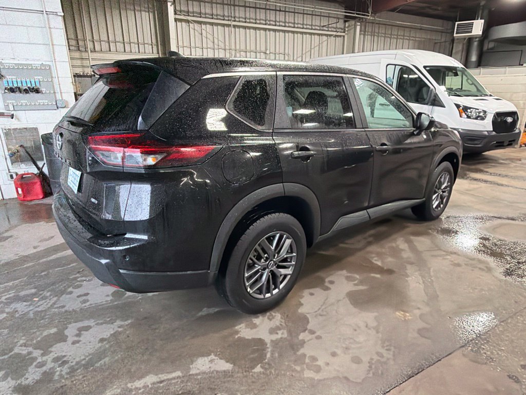 Used 2024 Nissan Rogue S AWD/4WD image 12