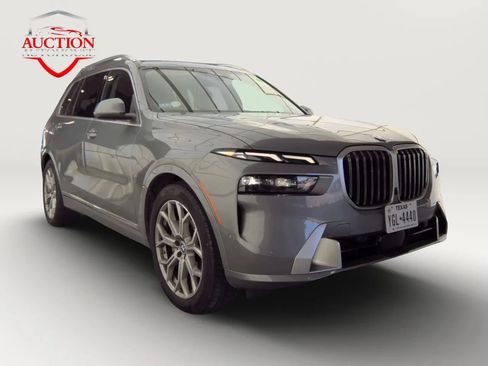 Used 2025 BMW X7 xDrive40i AWD/4WD image 4