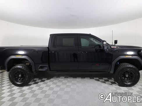 Used 2024 GMC Sierra 2500 AT4X AWD/4WD image 4
