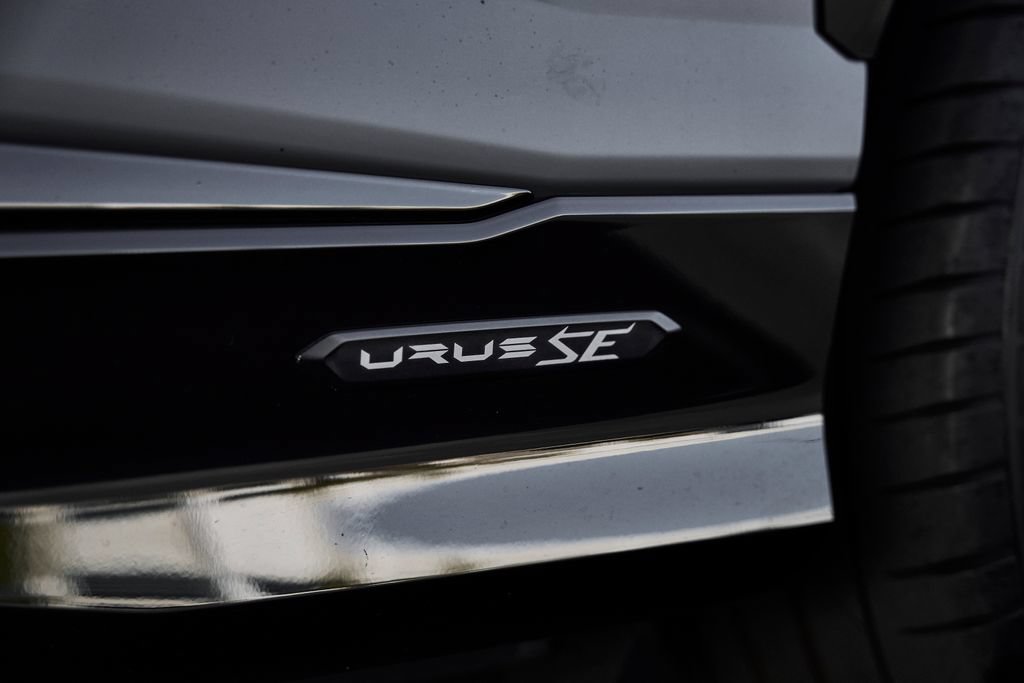 Used 2025 Lamborghini Urus SE AWD/4WD image 9