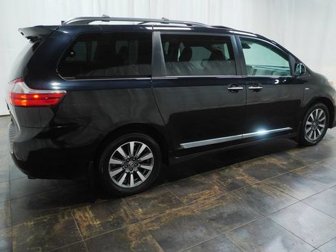 Used 2020 Toyota Sienna XLE Premium AWD/4WD image 4