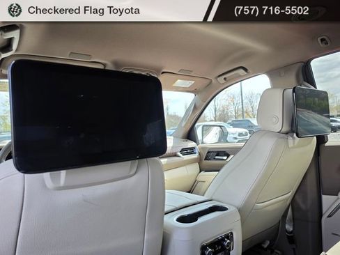 Used 2025 GMC Yukon Denali w/ Advanced Technology Package image 21