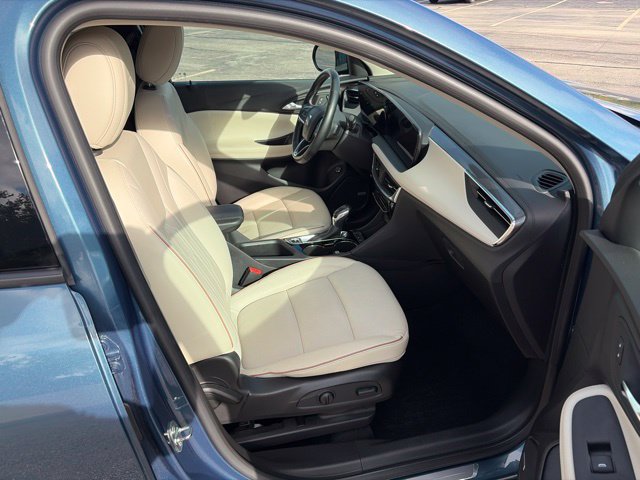 Used 2024 Buick Encore GX Avenir w/ Avenir Convenience Package FWD image 15