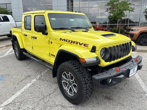 Used 2024 Jeep Gladiator Mojave AWD/4WD image 2