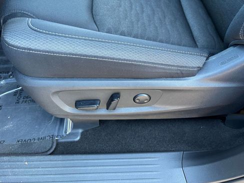 Used 2025 Nissan Pathfinder SV image 23