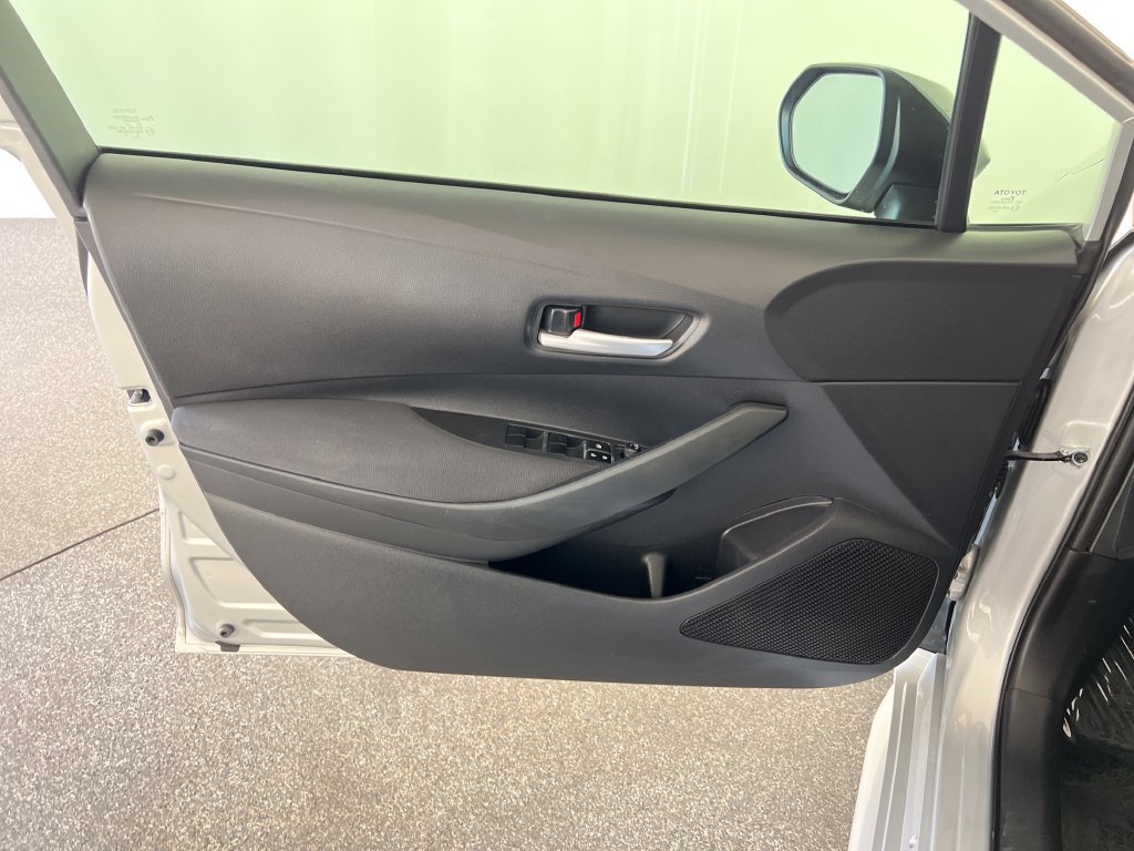 Used 2020 Toyota Corolla LE w/ Carpet Mat Package (TMS) FWD image 13