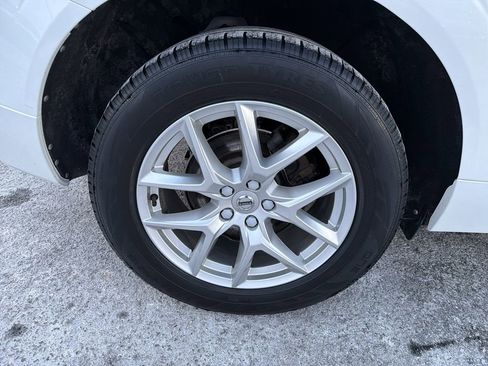 Used 2018 Volvo XC60 T5 Momentum w/ Convenience Package image 33