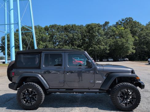 Used 2020 Jeep Wrangler Unlimited Sport S AWD/4WD image 2