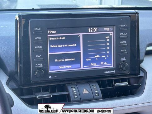 Used 2021 Toyota RAV4 XLE Premium image 18