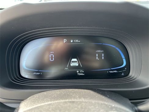 Used 2023 Hyundai Venue Limited image 23