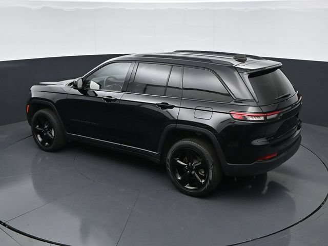 Used 2023 Jeep Grand Cherokee Limited w/ Black Appearance Package AWD/4WD image 41