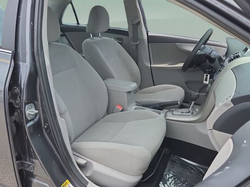 Used 2013 Toyota Corolla LE FWD image 17