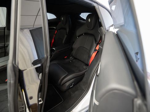 Certified 2025 Ferrari Purosangue image 31