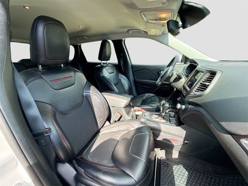 Used 2022 Jeep Cherokee Trailhawk w/ Trailer Tow Group image 29