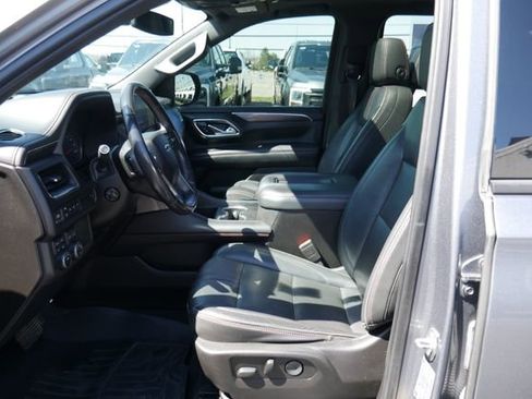 Used 2021 Chevrolet Suburban RST w/ Luxury Package AWD/4WD image 2