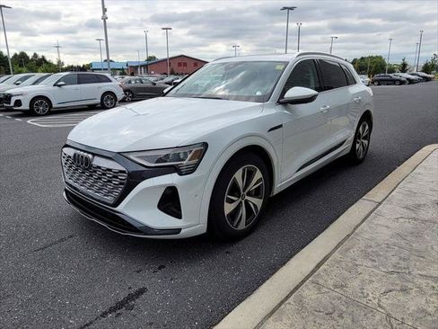 Used 2024 Audi Q8 e-tron Premium Plus w/ Premium Plus Package AWD/4WD image 9