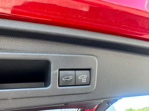 Used 2025 Toyota 4Runner Limited AWD/4WD image 13