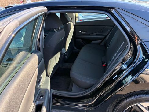 Used 2023 Hyundai Elantra SEL w/ Convenience Package image 19