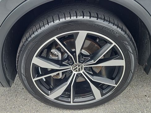 Certified 2024 Volkswagen Tiguan SEL R-Line AWD/4WD image 5
