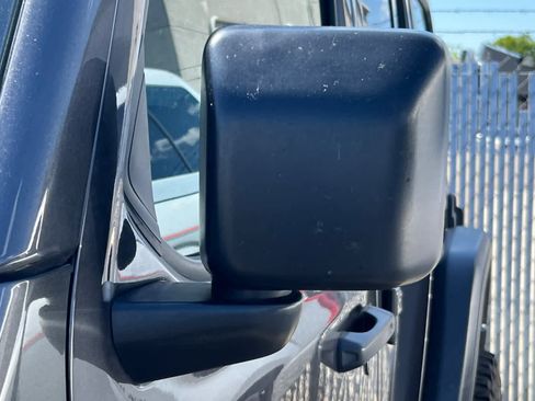 Used 2018 Jeep Wrangler Unlimited Rubicon image 9