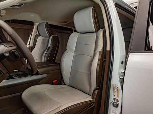 Used 2025 RAM 3500 Laramie w/ Max Tow Package image 25