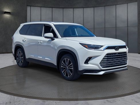 Used 2024 Toyota Grand Highlander AWD Hybrid image 8