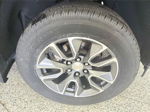 Used 2023 Chevrolet Silverado 1500 LT AWD/4WD image 13