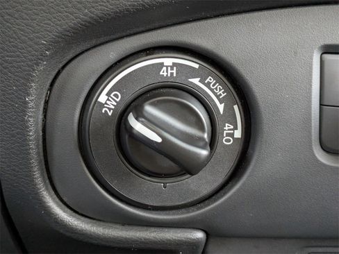 Used 2024 Nissan Frontier PRO-4X image 18