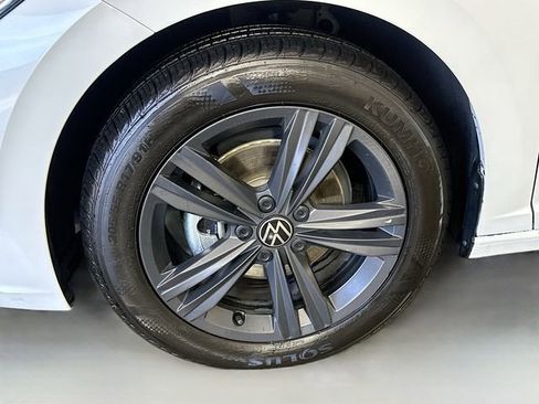 Used 2024 Volkswagen Jetta SE FWD image 13