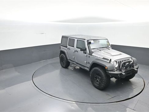 Used 2017 Jeep Wrangler Unlimited Rubicon w/ Connectivity Group image 18