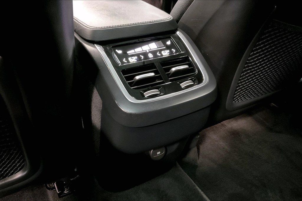 Certified 2023 Volvo XC90 B6 Plus w/ Protection Package Premier AWD/4WD image 11