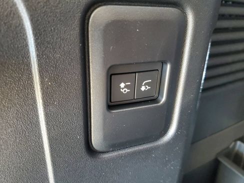 Used 2026 Land Rover Defender 130 X-Dynamic SE AWD/4WD image 36