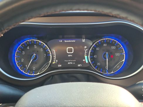 Used 2019 Chrysler Pacifica Touring-L Plus w/ Advanced Safetytec Group FWD image 37