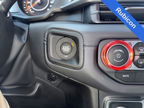 Used 2024 Jeep Gladiator Rubicon w/ Technology Group AWD/4WD image 22