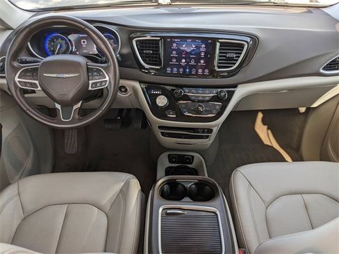 Used 2020 Chrysler Pacifica Touring-L Plus image 14