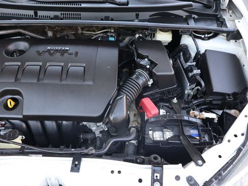 Used 2018 Toyota Corolla LE FWD image 40