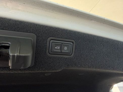 Used 2023 Audi A8 L 3.0T AWD/4WD image 22