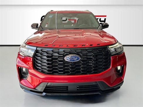 Used 2025 Ford Explorer ST-Line w/ Premium Package image 2