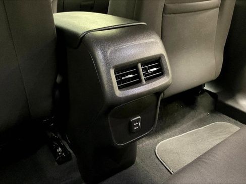 Used 2024 Chevrolet Equinox LT image 34